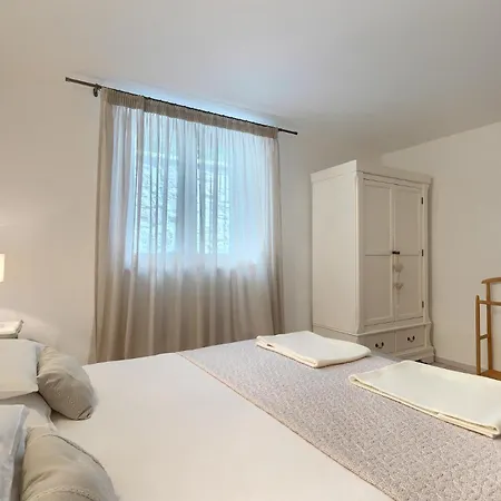 Beautiful Cartolina With Pool In Buje Villa