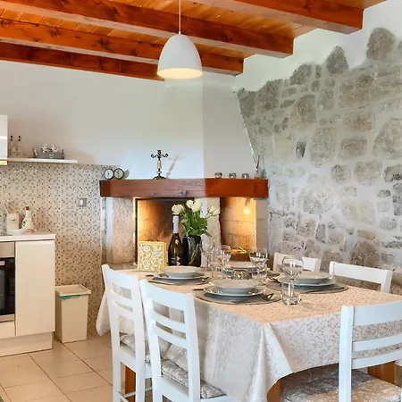 Beautiful Cartolina With Pool In Buje