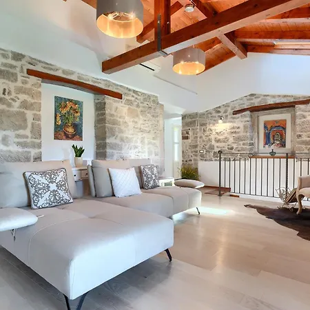Beautiful Cartolina With Pool In Buje * Krasica (Istria)