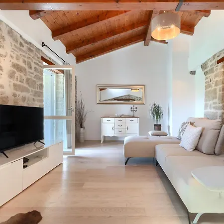 Beautiful Cartolina With Pool In Buje Villa