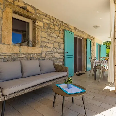 Villa Beautiful Cartolina With Pool In Buje