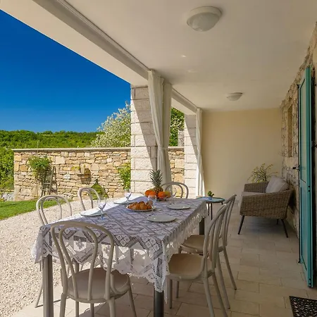 Beautiful Cartolina With Pool In Buje Villa
