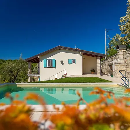 Beautiful Cartolina With Pool In Buje *