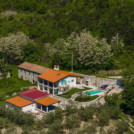 Beautiful Cartolina With Pool In Buje