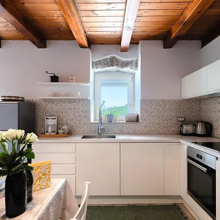 Beautiful Cartolina With Pool In Buje Vila *