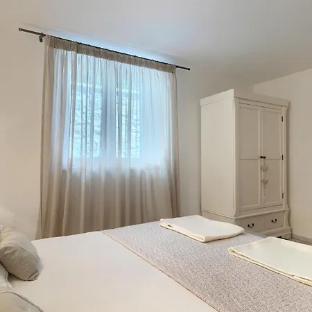 Beautiful Cartolina With Pool In Buje Vila *
