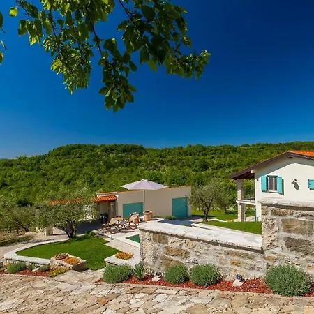 Beautiful Cartolina With Pool In Buje