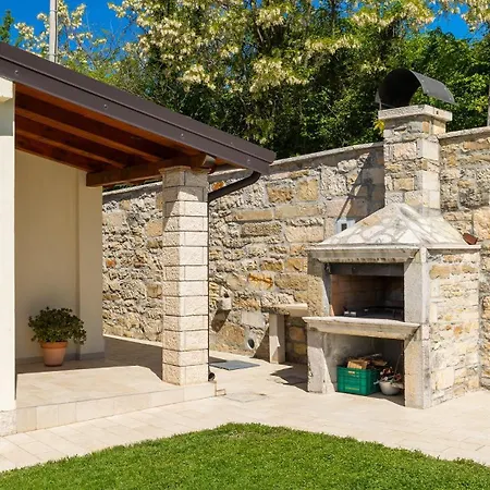 Beautiful Cartolina With Pool In Buje Vila