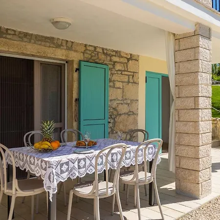 Beautiful Cartolina With Pool In Buje
